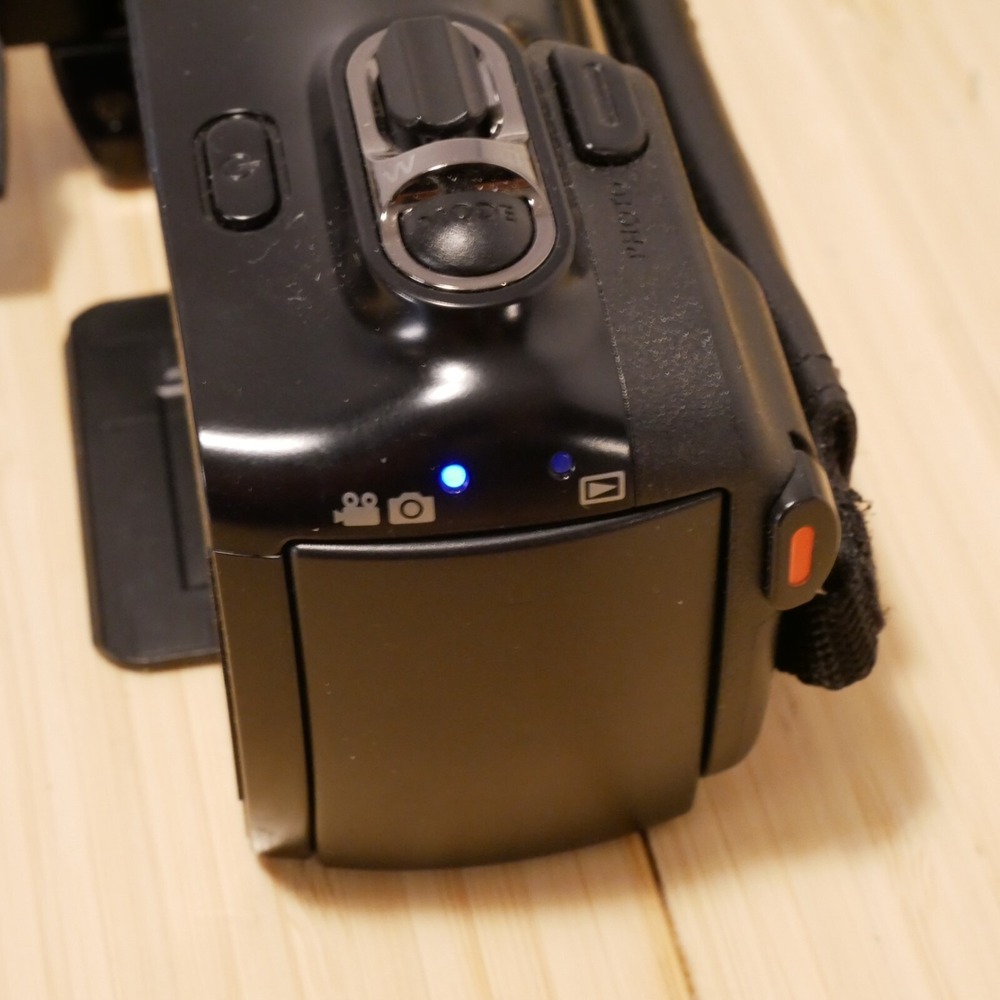 Samsung SMX-F54 Camcorder - 16GB Internal Memory (can also use SD cards) bundle - Picture 5 of 16